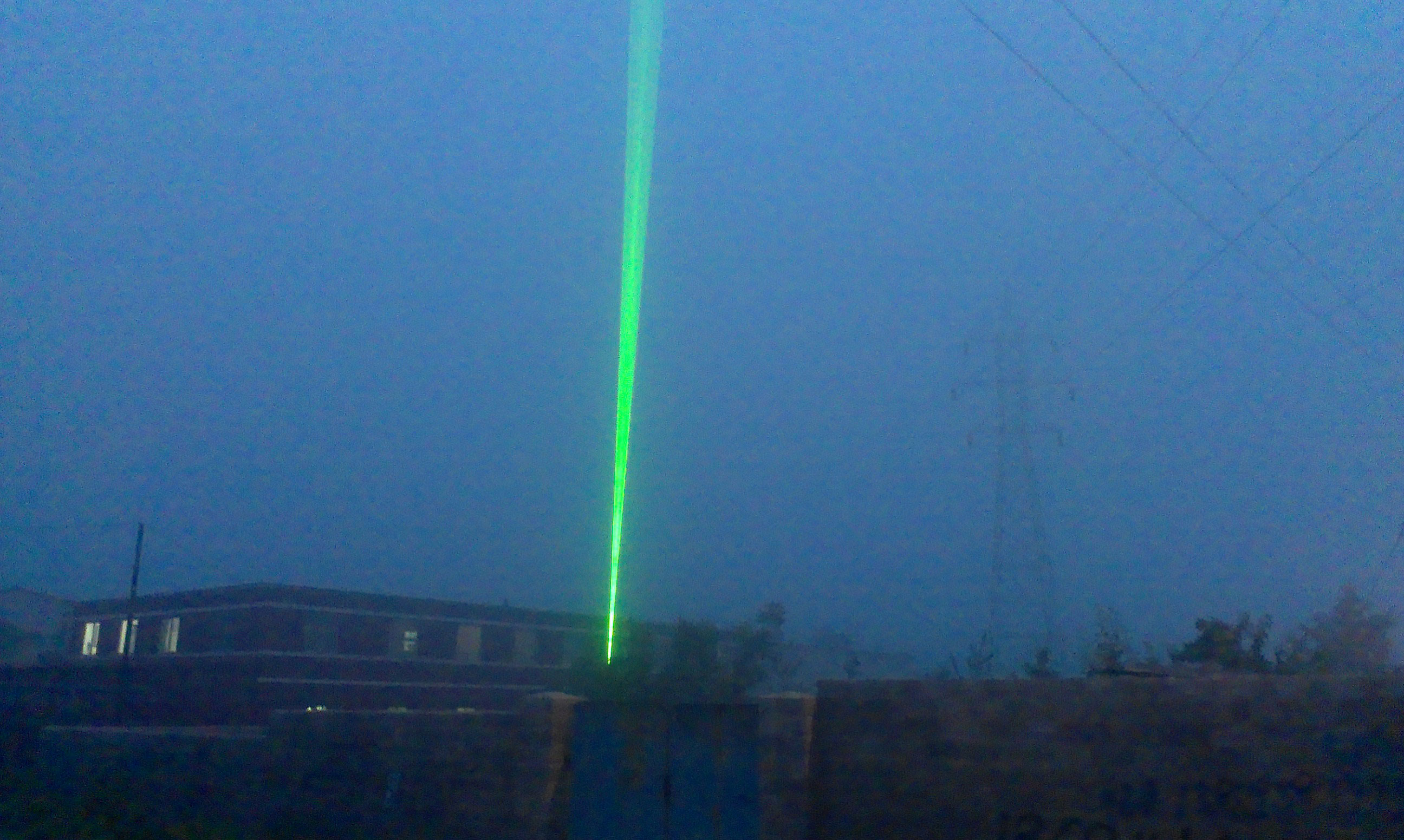 丹東迅鐳激光野外求救信號.jpg 丹東迅鐳激光野外求救信號.jpg